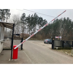 Szlaban parkingowy SafeGuard z ramieniem 5m fotokomórkami 2 piloty lampa